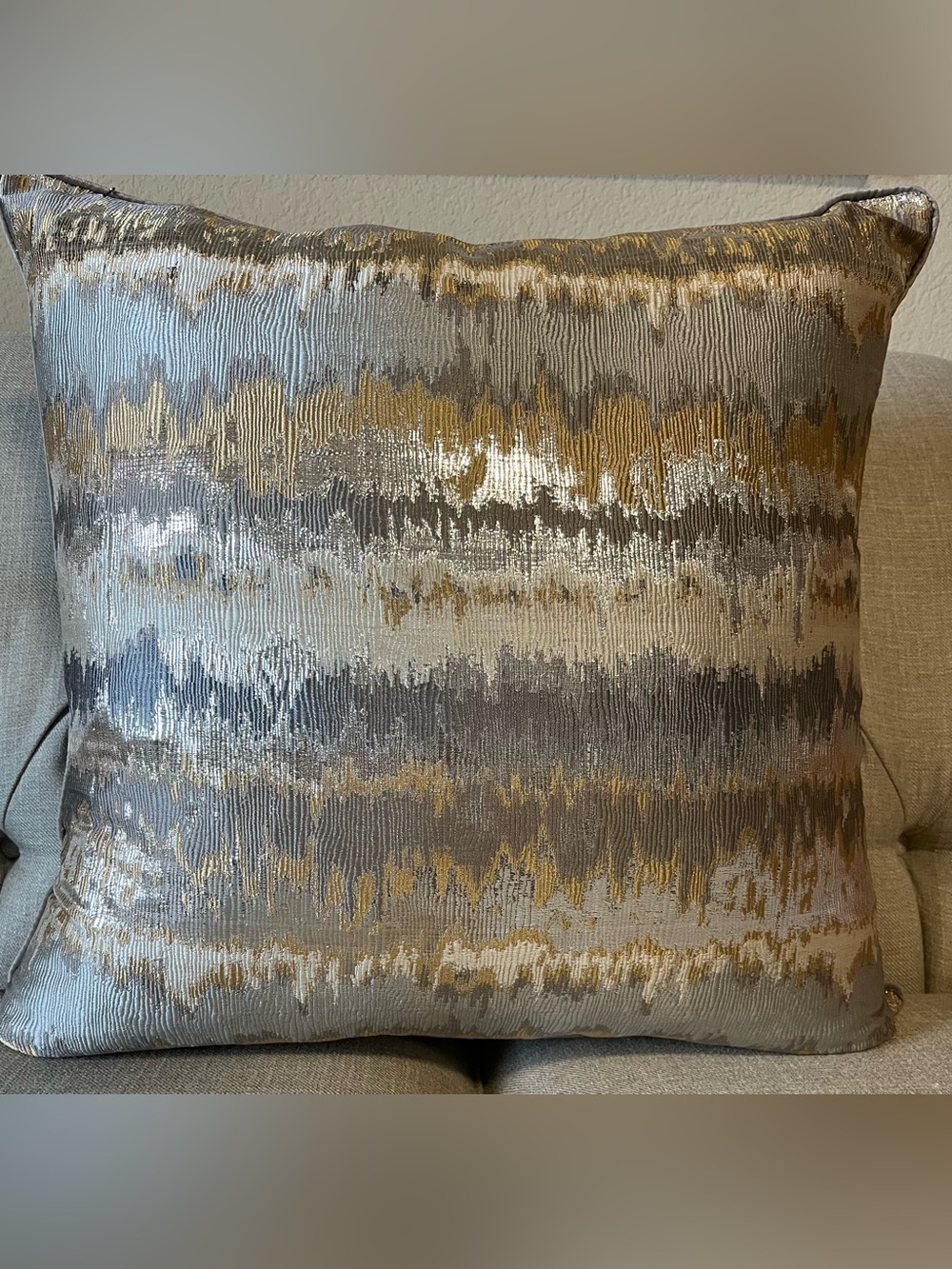 1-NWT GIGI CANTORI GOLD/SILVER LUXURY DECORATIVE PILLOW - Picture 17 of 17